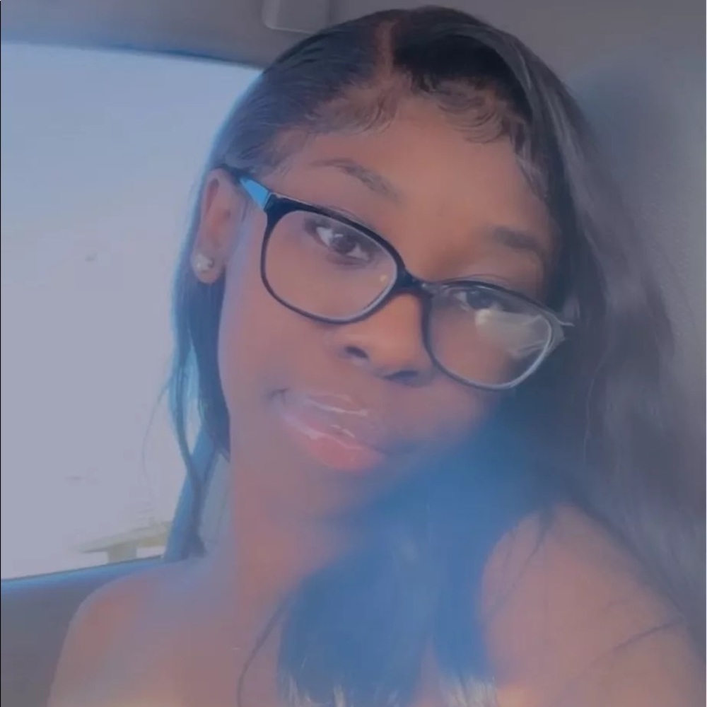 Meet your Posher, Johnette